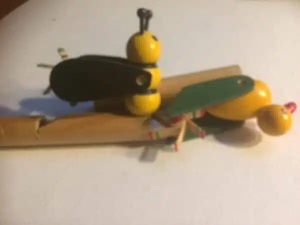 Dierfiguur fluit met rad